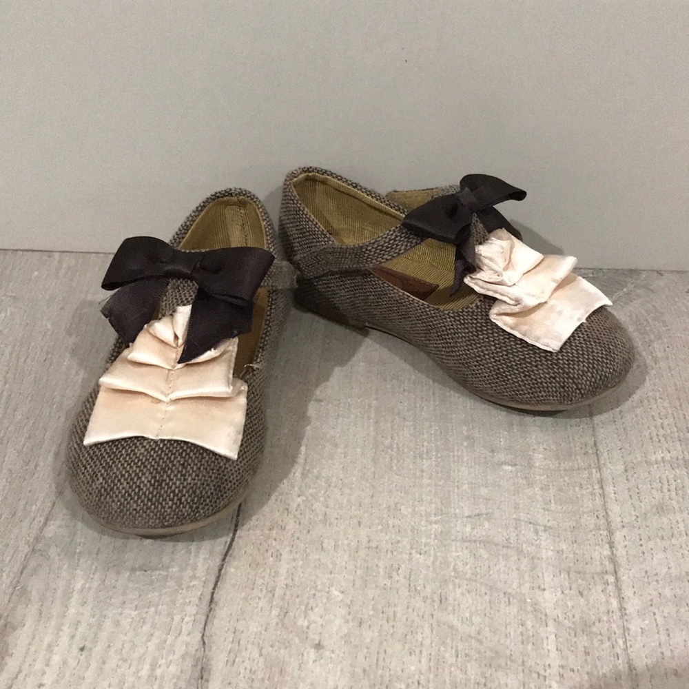 Joyfolie girls brown cream  Harlow shoes size 9
